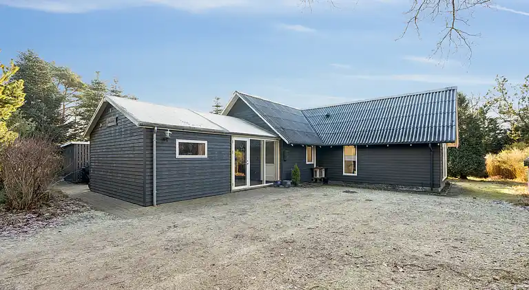 Rolig ferie i Hemmet – 300 m til vandet