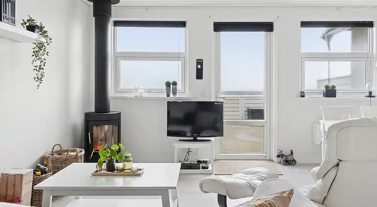 Sommerhus i 1. række.  4 pers. 30 m til havet.