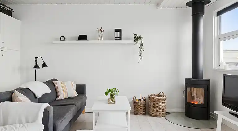 Sommerhus i 1. række.  4 pers. 30 m til havet.