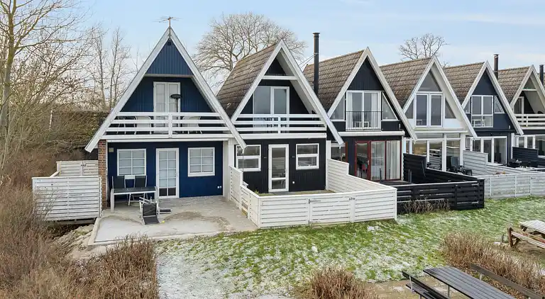 Sommerhus i 1. række.  4 pers. 30 m til havet.