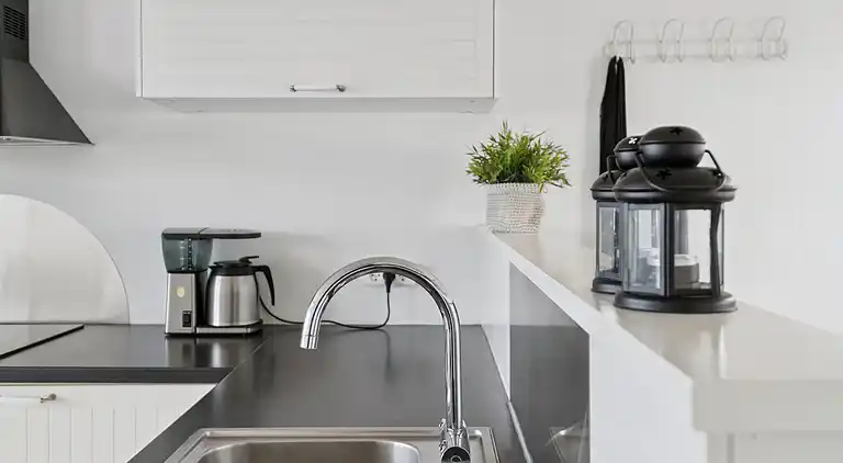 Sommerhus i 1. række.  4 pers. 30 m til havet.