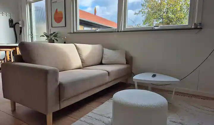 Lys og moderne bolig til afslappende ophold