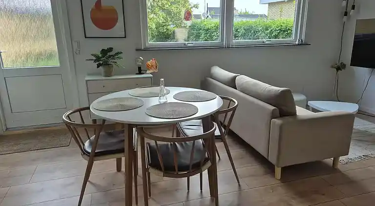 Lys og moderne bolig til afslappende ophold