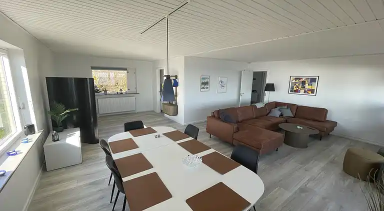 Sommerhus i første række med havudsigt