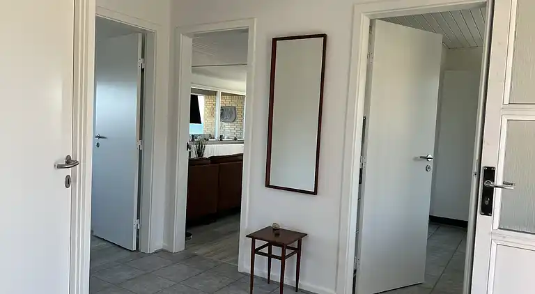 Sommerhus i første række med havudsigt