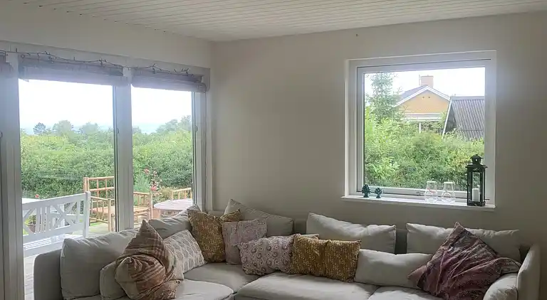 Hyggeligt familiesommerhus med smuk udsigt
