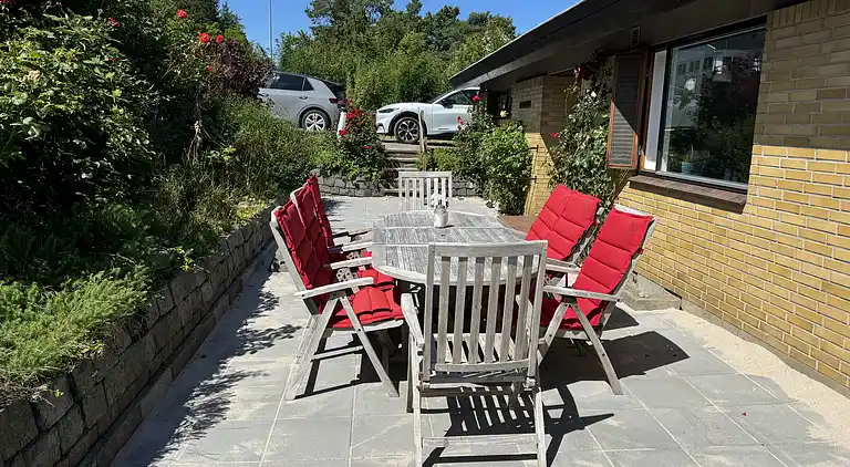 Sommerhus i første række med havudsigt