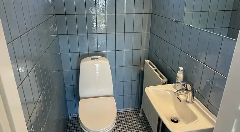 Sommerhus i første række med havudsigt