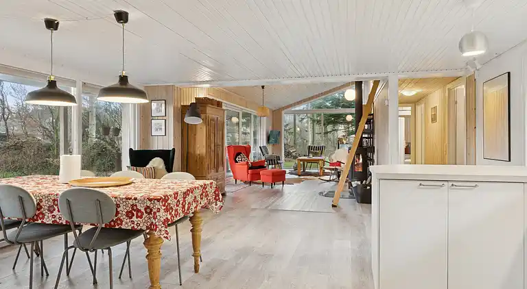 Ruhiges Ferienhaus 800 m vom Strand