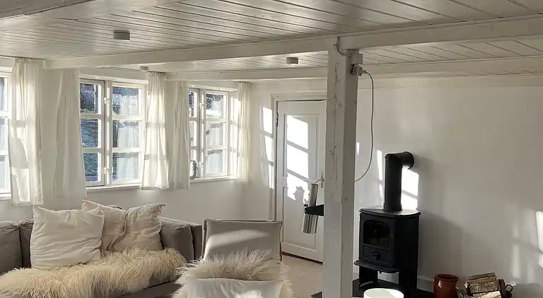 Fiskerhus med skøn  havudsigt ved Listed havn.