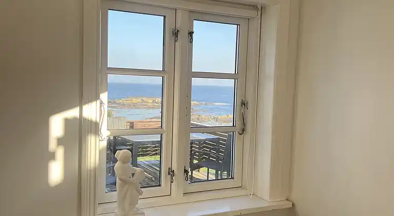 Fiskerhus med skøn  havudsigt ved Listed havn.