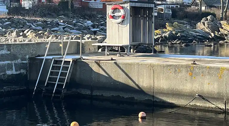 Fiskerhus med skøn  havudsigt ved Listed havn.