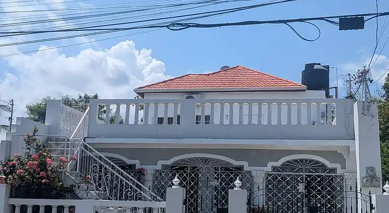 Große Wohnung mit 2 Schlafzimmern im Obergeschoss in