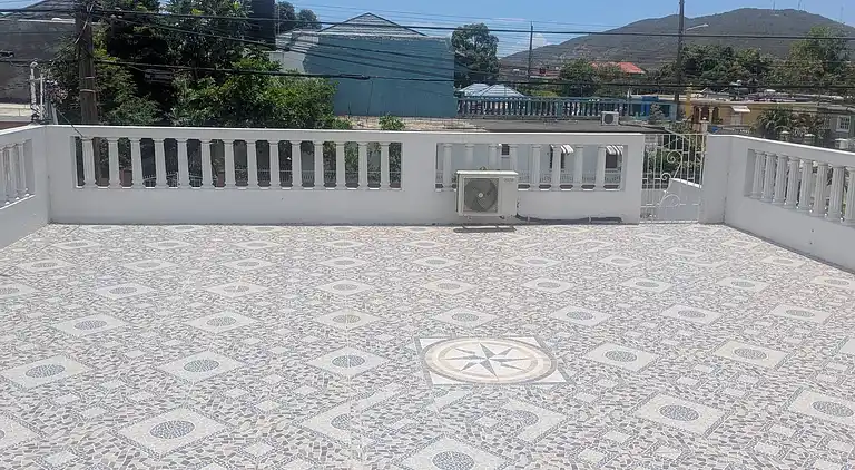 Große Wohnung mit 2 Schlafzimmern im Obergeschoss in