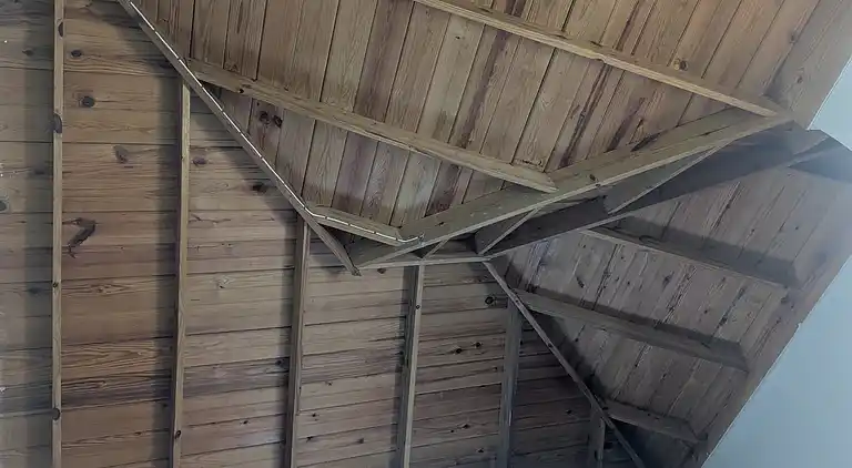 Große Wohnung mit 2 Schlafzimmern im Obergeschoss in