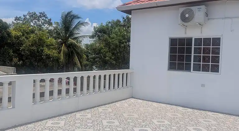 Große Wohnung mit 2 Schlafzimmern im Obergeschoss in