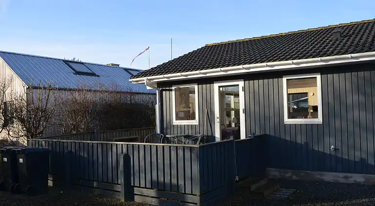 Dejligt familieferiehus kun 130 m fra stranden. 