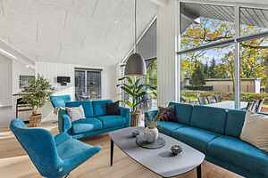 Lyxigt sommarhus vid sjön med pool & spa