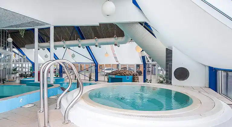 2 rooms w/partially seaview