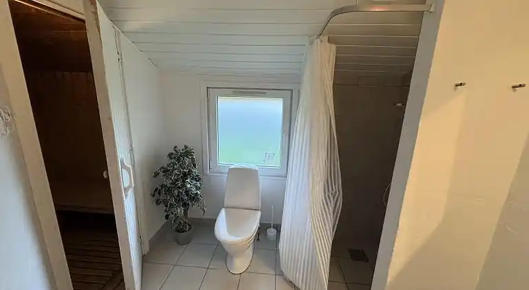 Familievenligt poolhus tæt på Marielyst Strand