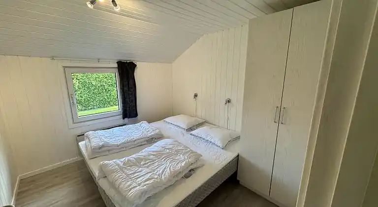 Familievenligt poolhus tæt på Marielyst Strand