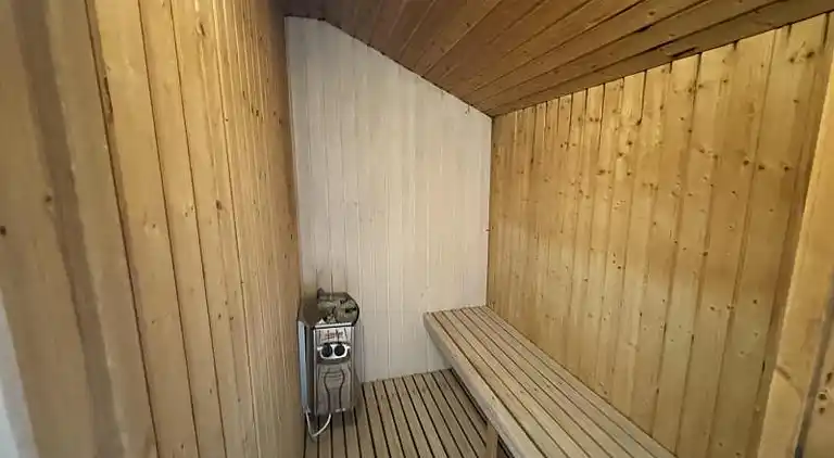 Familievenligt poolhus tæt på Marielyst Strand