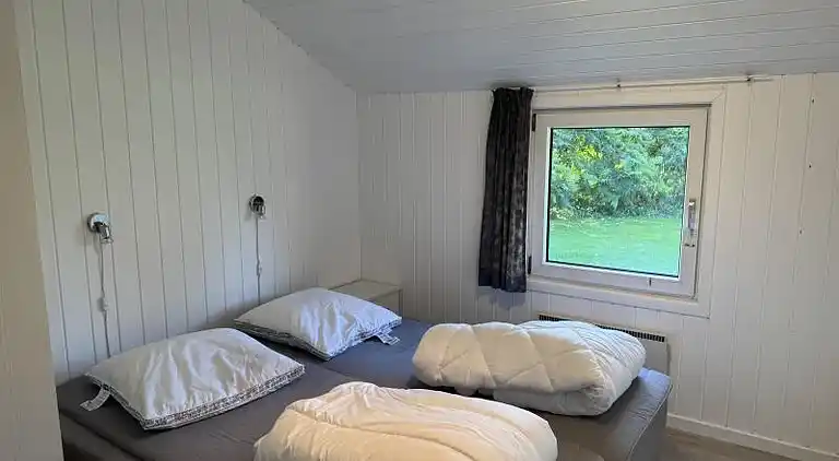 Familievenligt poolhus tæt på Marielyst Strand