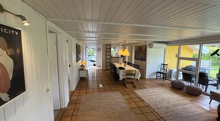 Familievenligt poolhus tæt på Marielyst Strand