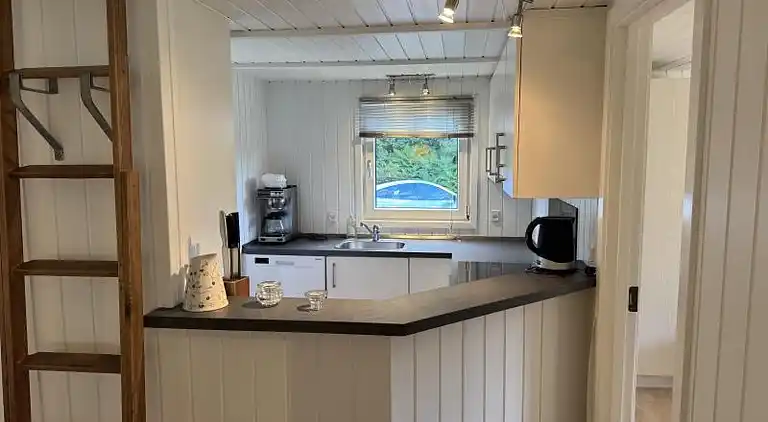 Familievenligt poolhus tæt på Marielyst Strand