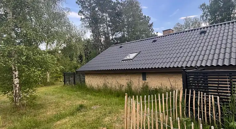 Skønt sommerhus i naturlige omgivelser tæt på hav