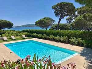 Beautiful Provencal villa, sea view, beach access