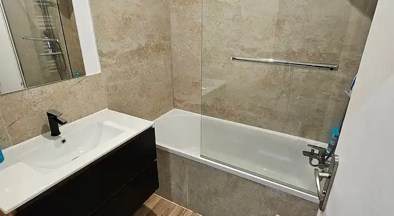 T3 im historischen Zentrum von Montluçon, Bahnhof in 10