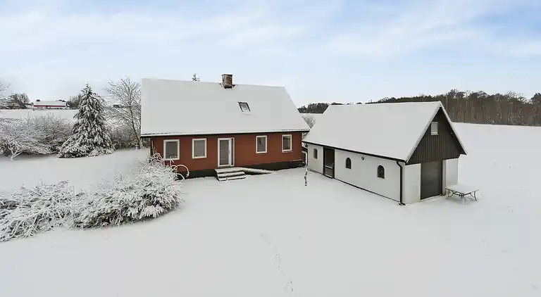 Geräumiges Ferienhaus in Bornholms Natur