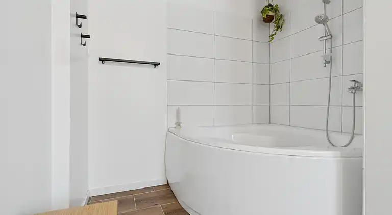 Geräumiges Ferienhaus in Bornholms Natur