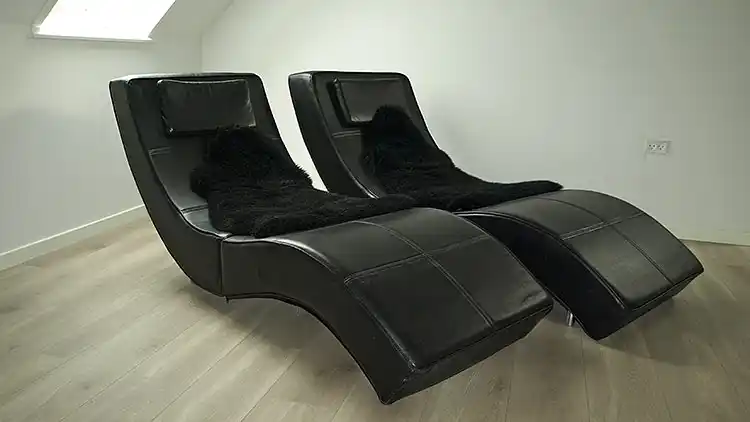 Feriehus i to etager - ca. 100 meter fra vandet.