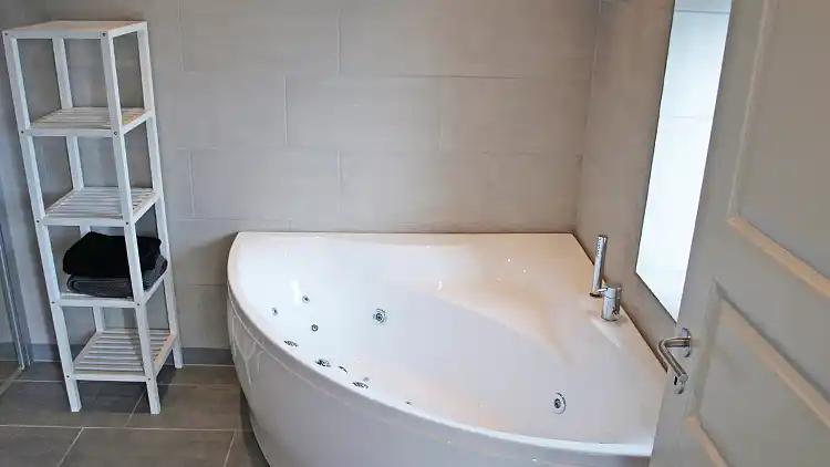 Feriehus i to etager - ca. 100 meter fra vandet.