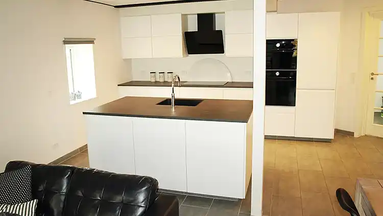 Feriehus i to etager - ca. 100 meter fra vandet.