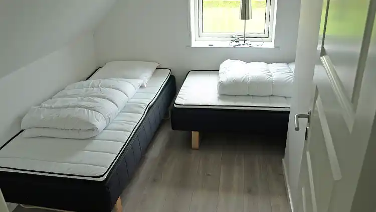 Feriehus i to etager - ca. 100 meter fra vandet.