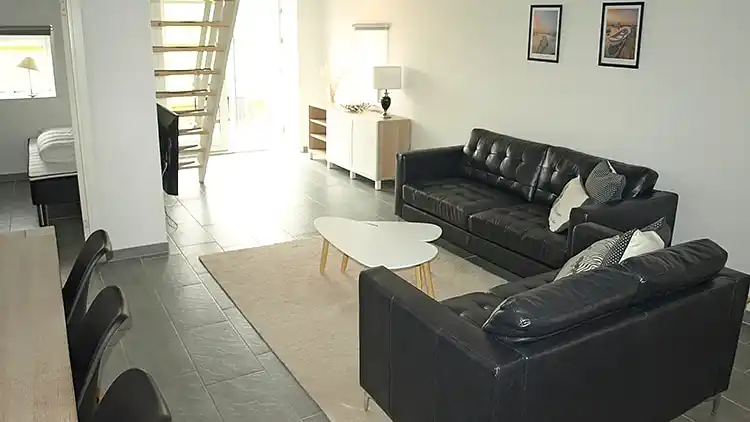 Feriehus i to etager - ca. 100 meter fra vandet.