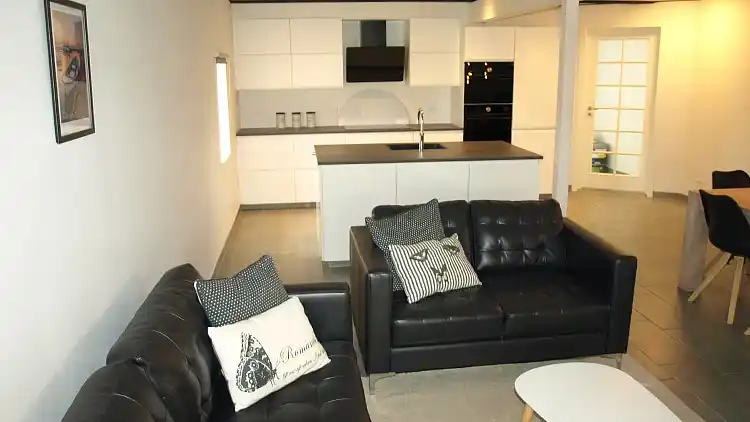 Feriehus i to etager - ca. 100 meter fra vandet.