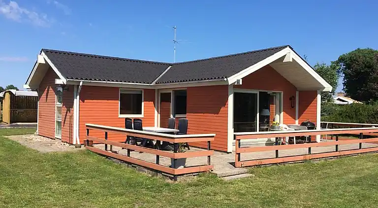 Ferienhaus 300 m vom Strand auf grossem Grund