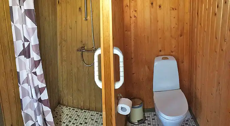 Ferienhaus 300 m vom Strand auf grossem Grund