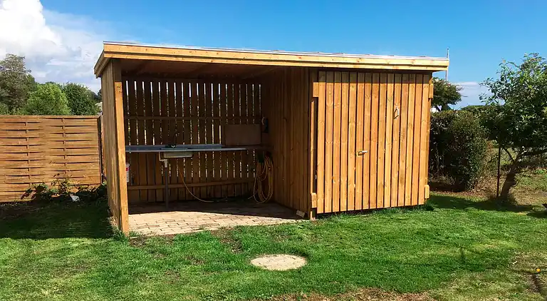 Ferienhaus 300 m vom Strand auf grossem Grund