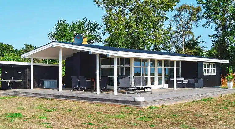 Ferienhaus mit Meerblick und 50 Meter zum Strand.