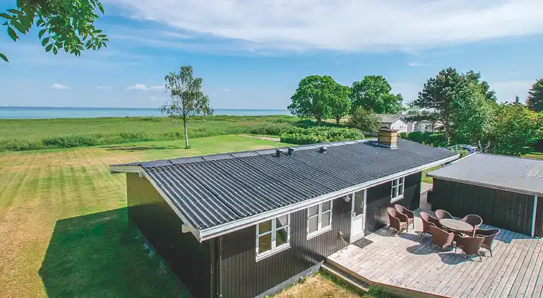 Ferienhaus mit Meerblick und 50 Meter zum Strand.