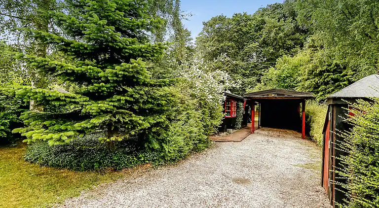 Charmantes Ferienhaus auf großem Grundstück