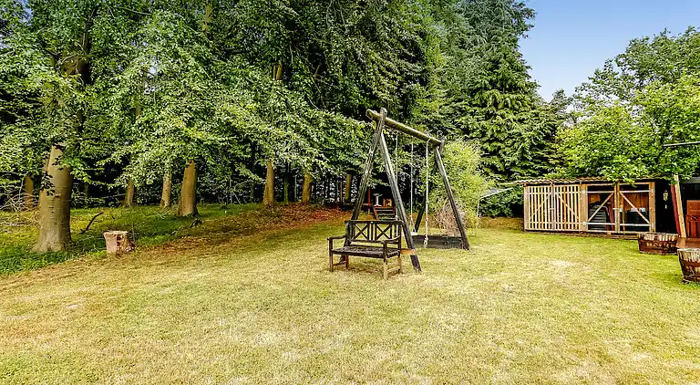 Charmantes Ferienhaus auf großem Grundstück