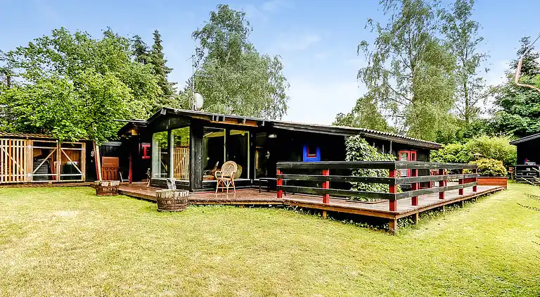 Charmantes Ferienhaus auf großem Grundstück