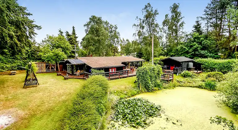 Charmantes Ferienhaus auf großem Grundstück