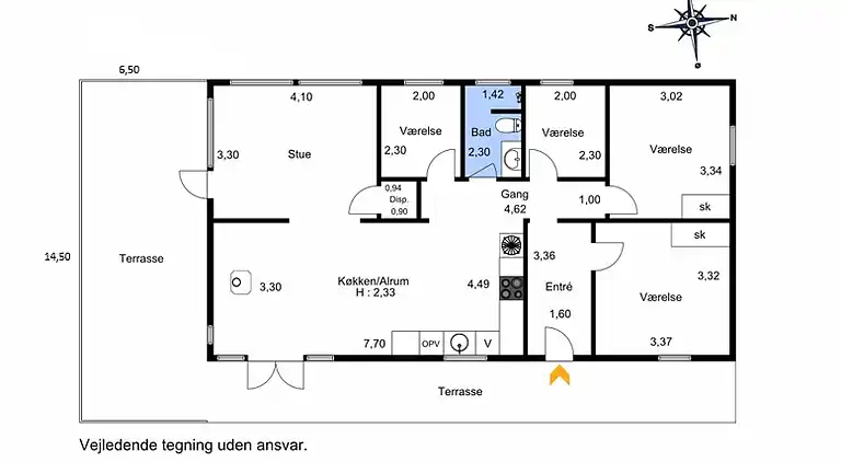 Stilfuldt sommerhus nær strand med stor terrasse